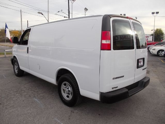 2006 Chevrolet Express 750i 4dr Sdn