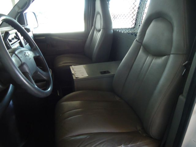 2006 Chevrolet Express 750i 4dr Sdn