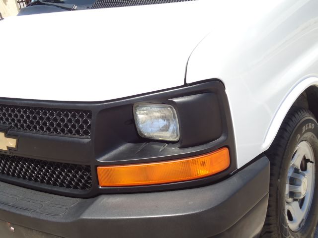 2006 Chevrolet Express 750i 4dr Sdn