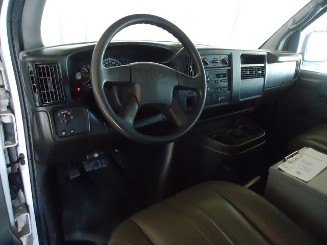 2006 Chevrolet Express 750i 4dr Sdn