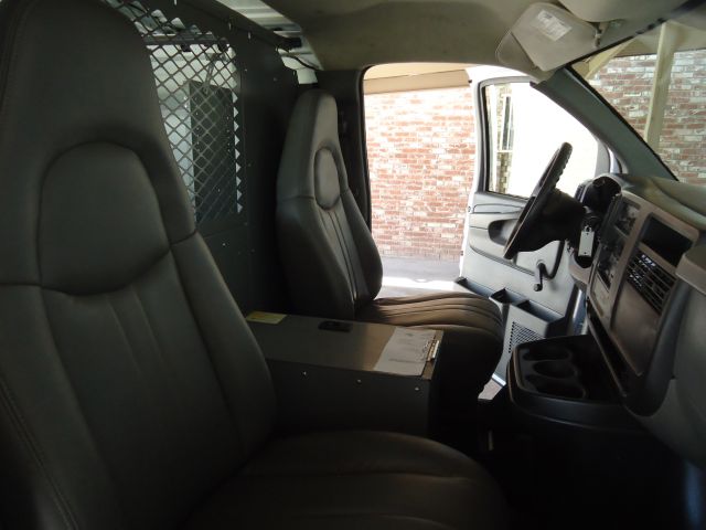 2006 Chevrolet Express 750i 4dr Sdn