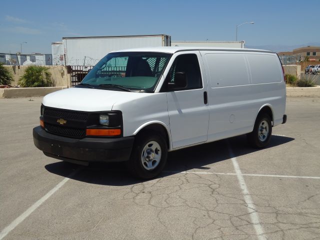 2006 Chevrolet Express 750i 4dr Sdn
