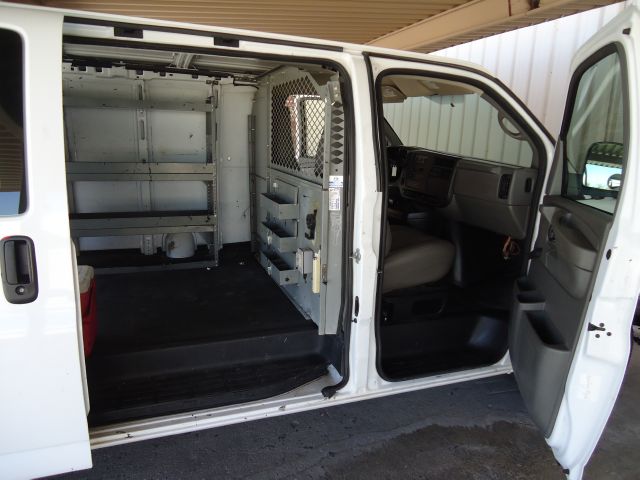 2006 Chevrolet Express 750i 4dr Sdn