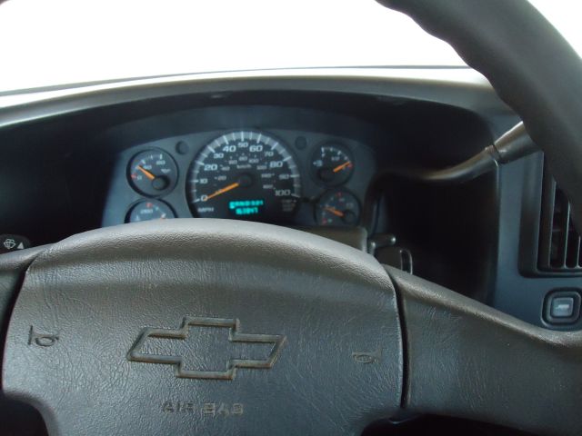 2006 Chevrolet Express 750i 4dr Sdn