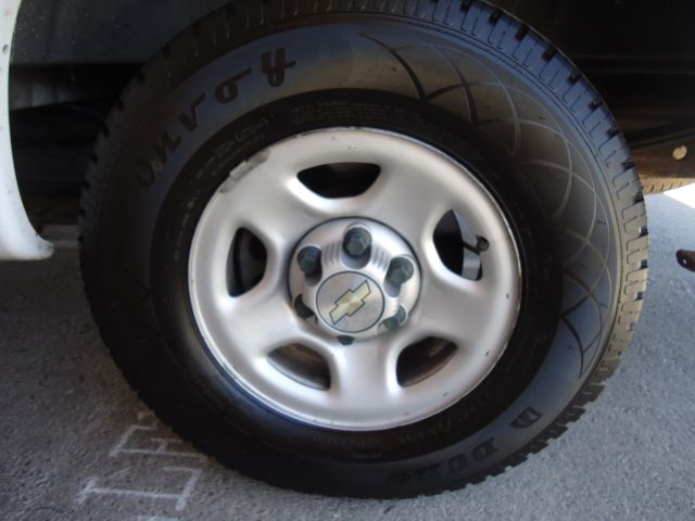 2006 Chevrolet Express 750i 4dr Sdn