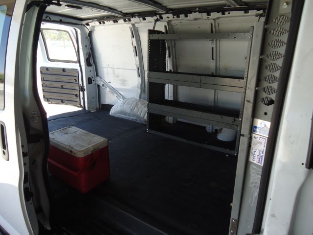 2006 Chevrolet Express 750i 4dr Sdn