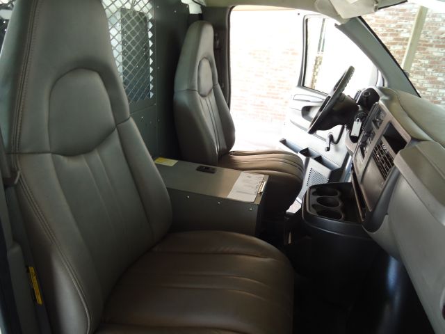2006 Chevrolet Express 750i 4dr Sdn