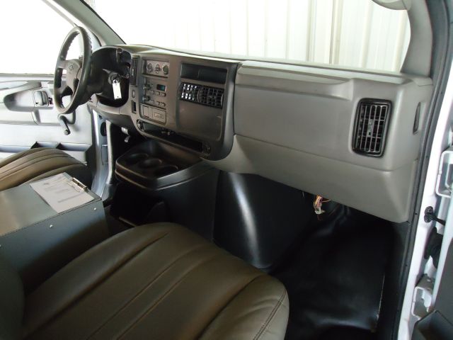 2006 Chevrolet Express 750i 4dr Sdn