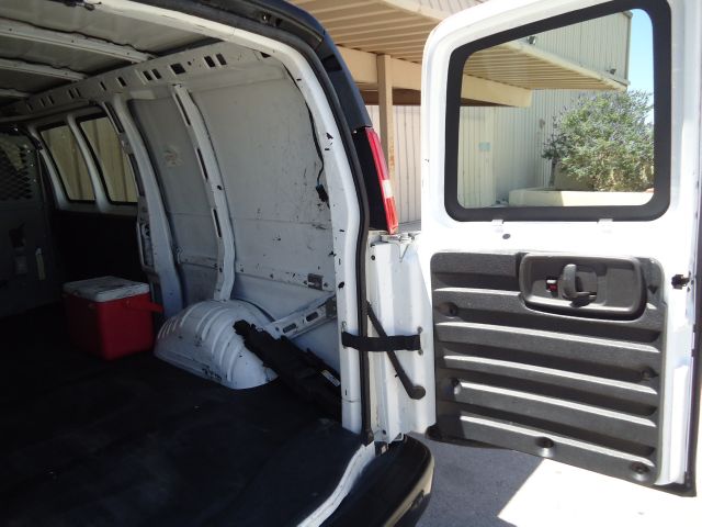 2006 Chevrolet Express 750i 4dr Sdn