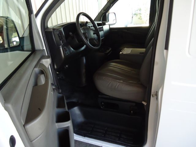 2006 Chevrolet Express 750i 4dr Sdn
