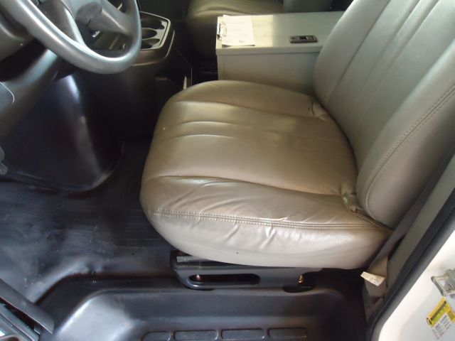 2006 Chevrolet Express 750i 4dr Sdn