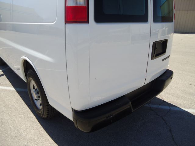 2006 Chevrolet Express 750i 4dr Sdn