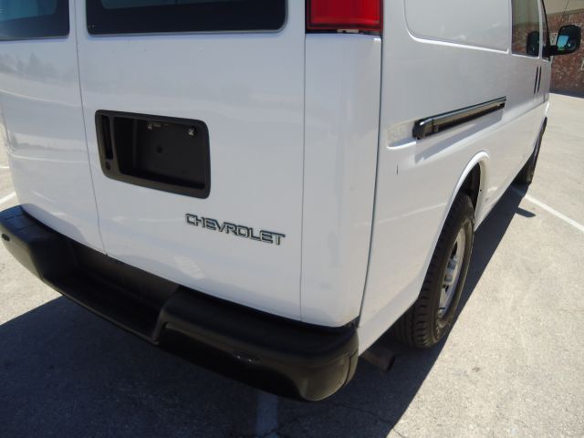 2006 Chevrolet Express 750i 4dr Sdn