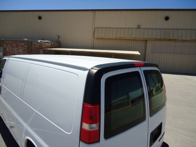 2006 Chevrolet Express 750i 4dr Sdn