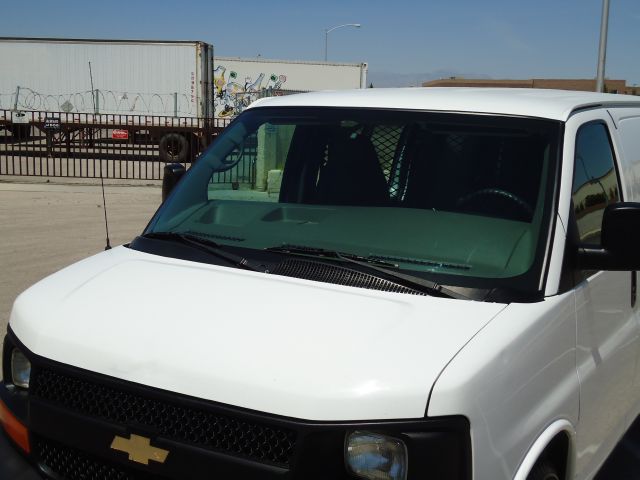 2006 Chevrolet Express 750i 4dr Sdn