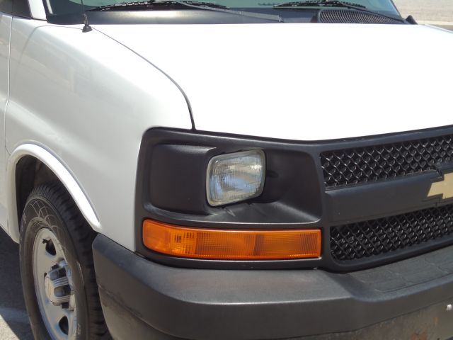 2006 Chevrolet Express 750i 4dr Sdn