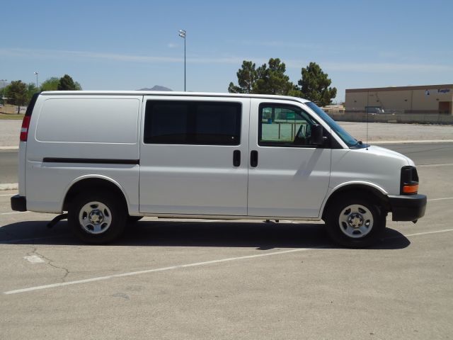 2006 Chevrolet Express 750i 4dr Sdn