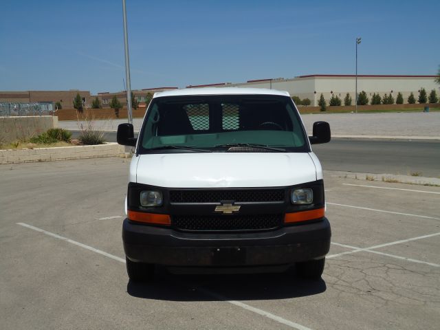 2006 Chevrolet Express 750i 4dr Sdn