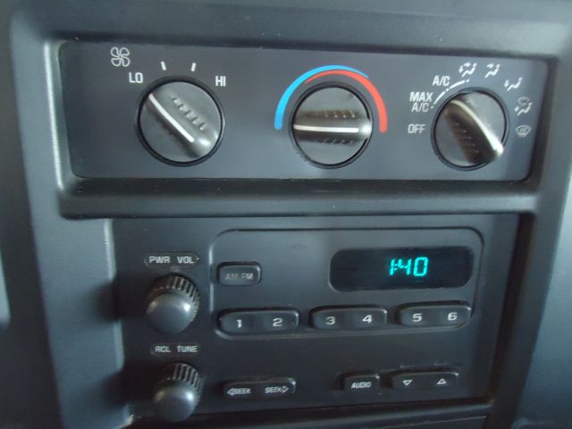 2006 Chevrolet Express 750i 4dr Sdn