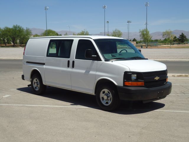 2006 Chevrolet Express 750i 4dr Sdn