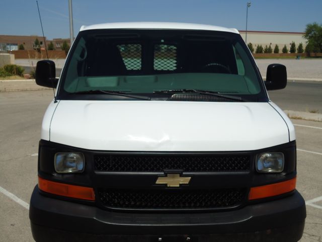 2006 Chevrolet Express 750i 4dr Sdn