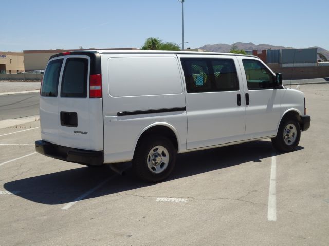 2006 Chevrolet Express 750i 4dr Sdn