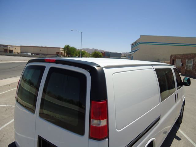 2006 Chevrolet Express 750i 4dr Sdn