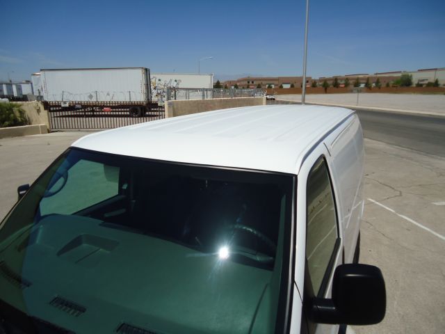 2006 Chevrolet Express 750i 4dr Sdn