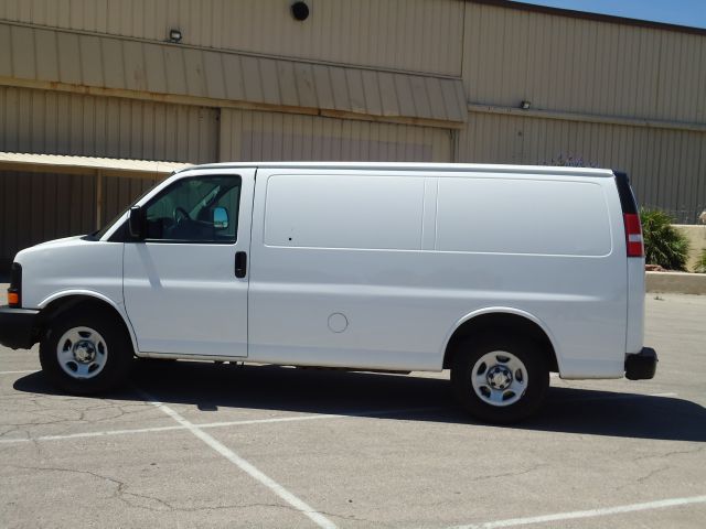 2006 Chevrolet Express 750i 4dr Sdn