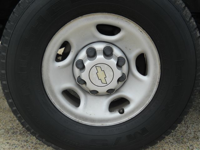 2006 Chevrolet Express 4dr Sdn Touring Signature RWD Sedan