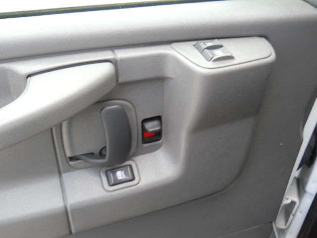 2006 Chevrolet Express 4dr Sdn Touring Signature RWD Sedan