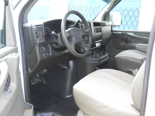 2006 Chevrolet Express 4dr Sdn Touring Signature RWD Sedan