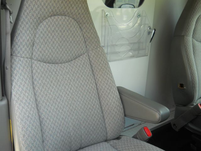 2006 Chevrolet Express 4dr Sdn Touring Signature RWD Sedan