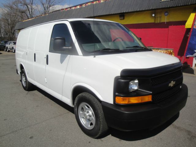 2006 Chevrolet Express 2005 4dr Sdn SE 3.0L Quattro A