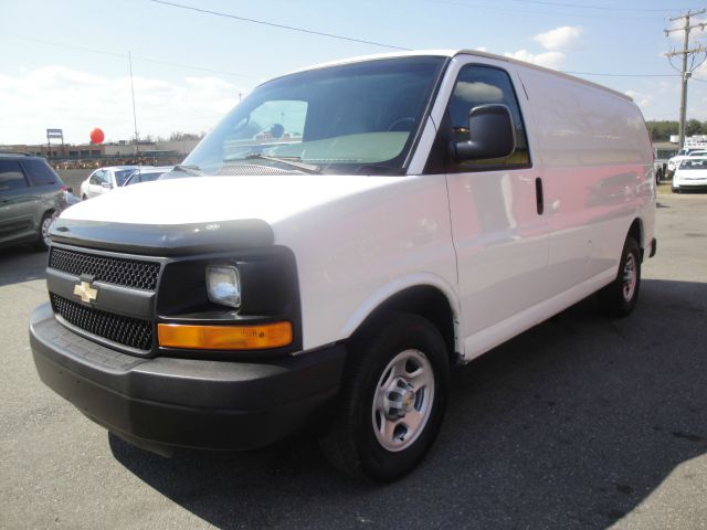 2006 Chevrolet Express 2005 4dr Sdn SE 3.0L Quattro A