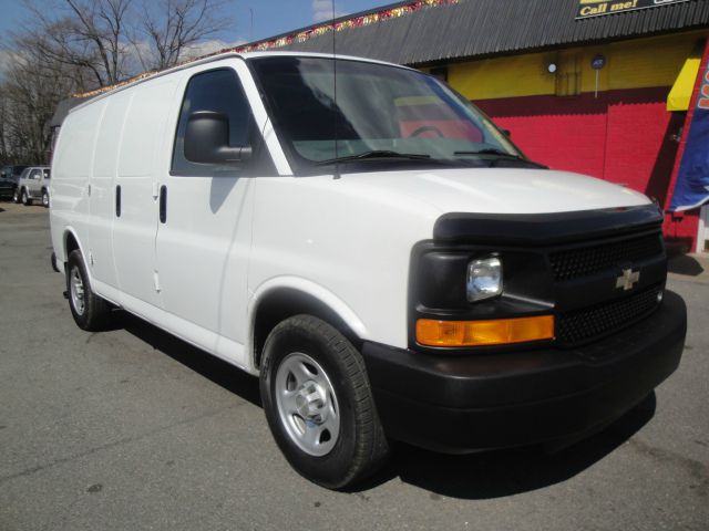 2006 Chevrolet Express 2005 4dr Sdn SE 3.0L Quattro A