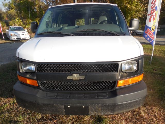 2006 Chevrolet Express 750i 4dr Sdn