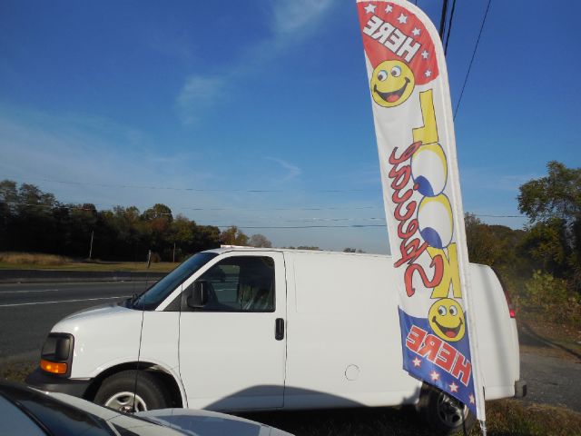 2006 Chevrolet Express 750i 4dr Sdn