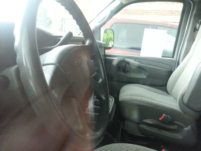 2006 Chevrolet Express 750i 4dr Sdn