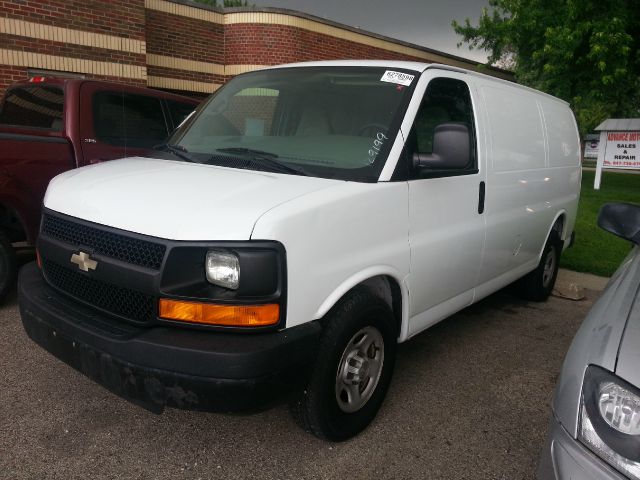 2006 Chevrolet Express 750i 4dr Sdn