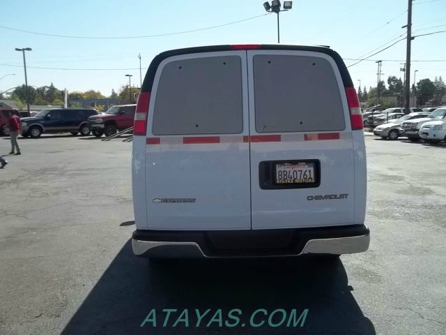 2006 Chevrolet Express 750i 4dr Sdn