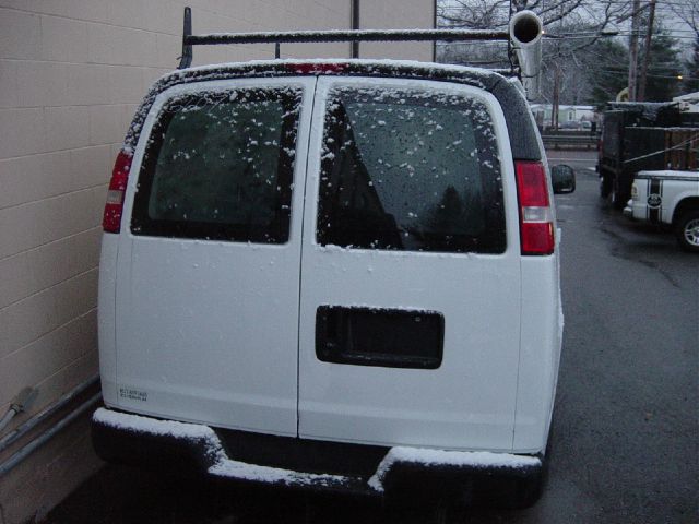 2006 Chevrolet Express 750i 4dr Sdn