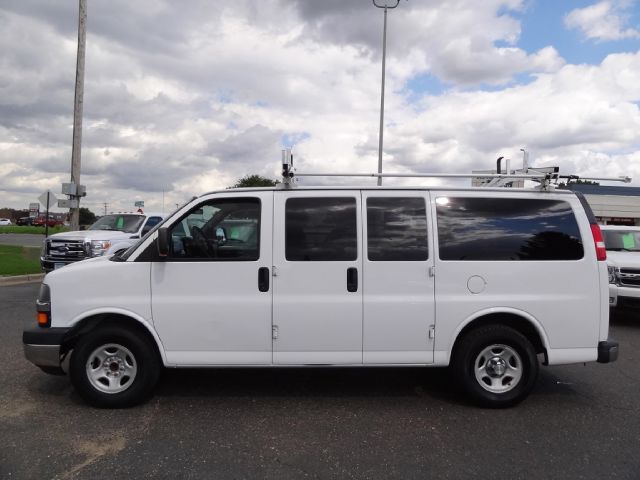 2006 Chevrolet Express 750i 4dr Sdn