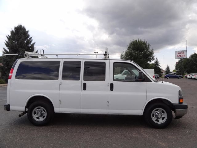 2006 Chevrolet Express 750i 4dr Sdn