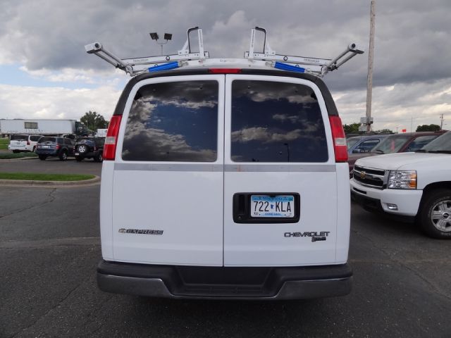 2006 Chevrolet Express 750i 4dr Sdn