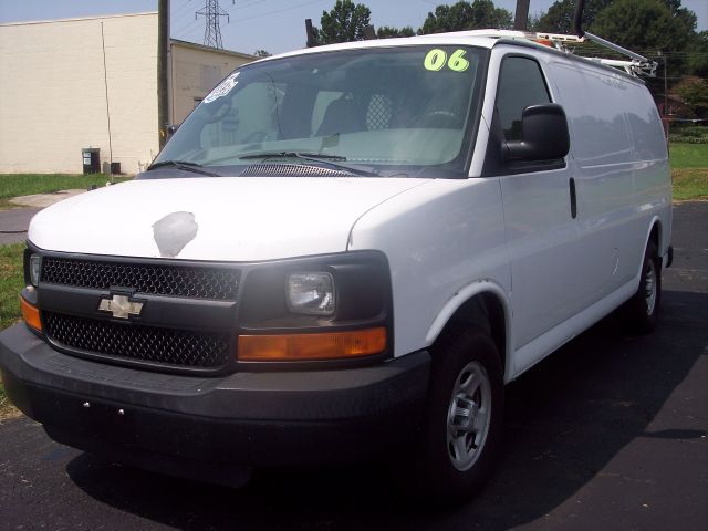 2006 Chevrolet Express 750i 4dr Sdn