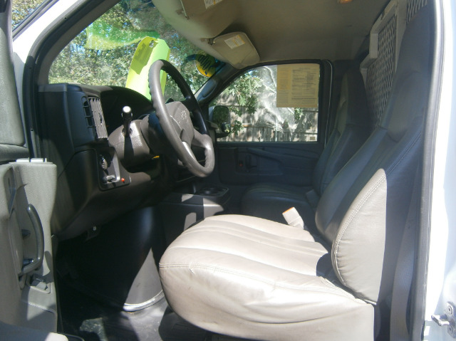 2006 Chevrolet Express Club Cab 155 WB HD 4WD