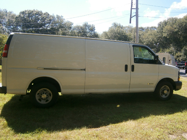 2006 Chevrolet Express Club Cab 155 WB HD 4WD