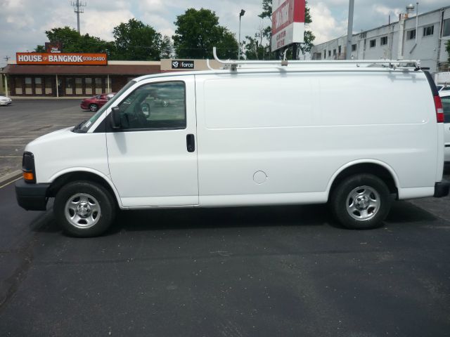 2006 Chevrolet Express 750i 4dr Sdn