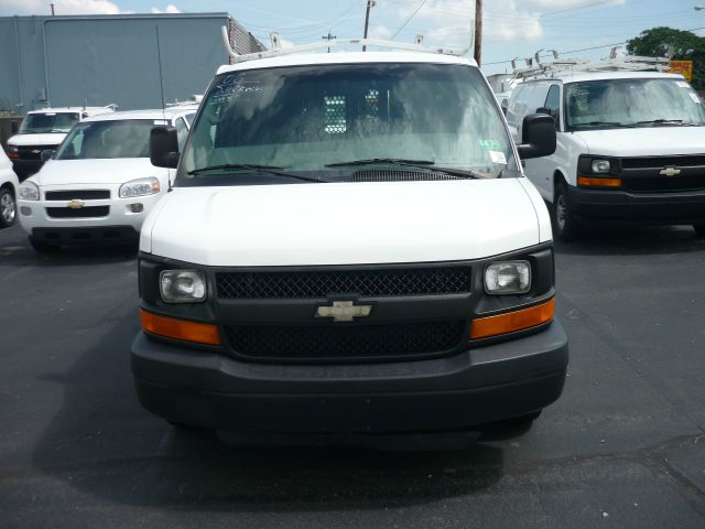 2006 Chevrolet Express 750i 4dr Sdn